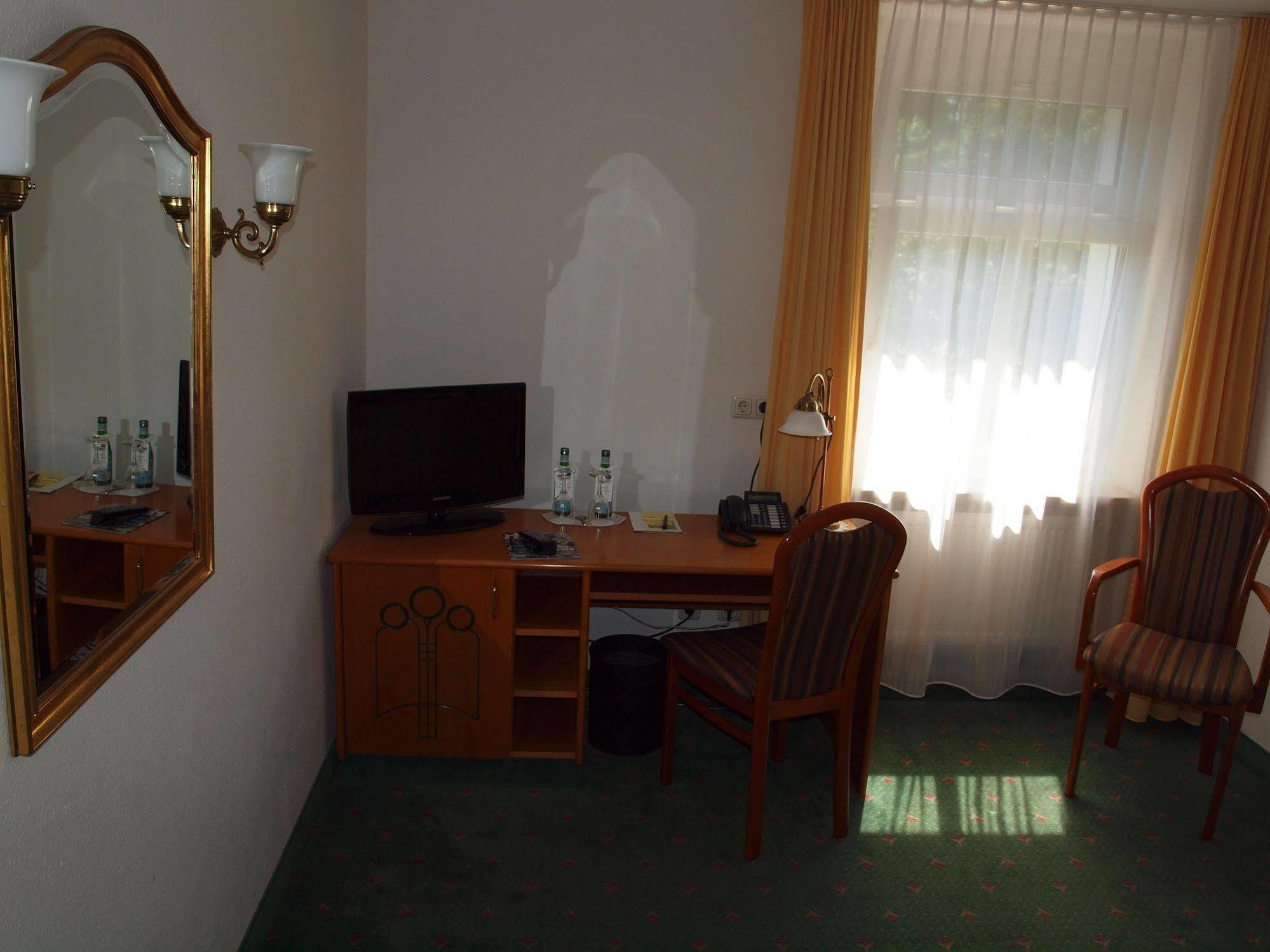 Hotel & Restaurant Bellevue Schmoelln المظهر الخارجي الصورة